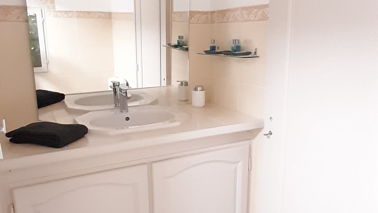 Photo of Bathroom in Saint-Sauveur-de-Flee