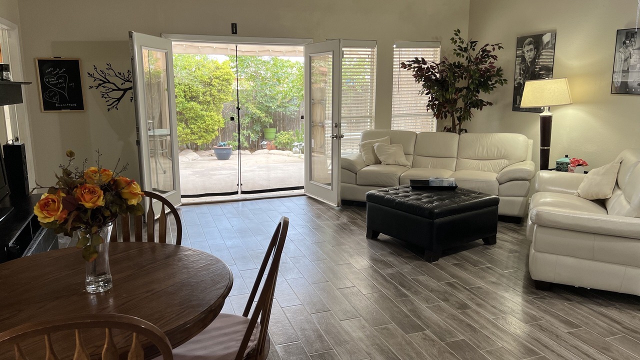 Photo of Livingroom in Roswell