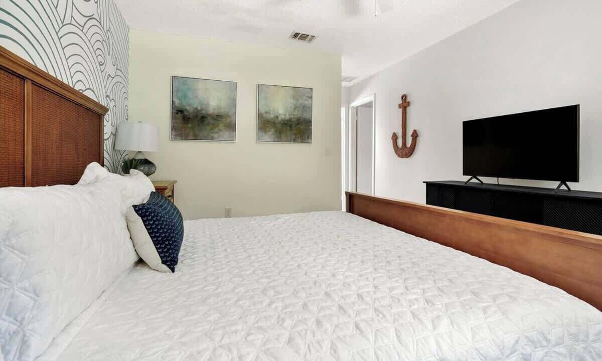 Photo of Bedroom in Atlantic Beach