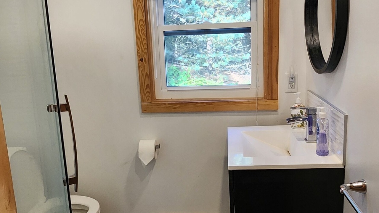 Photo of Bathroom in Dysart et al