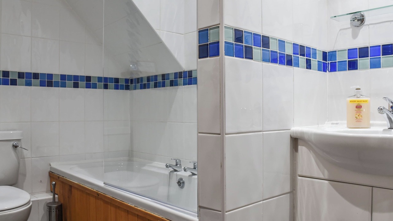 Photo of Bathroom in Skewen