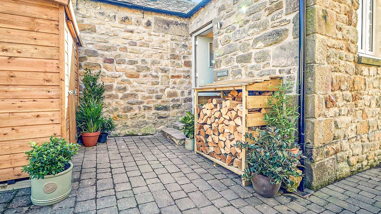 Photo of Outdoor in Wall