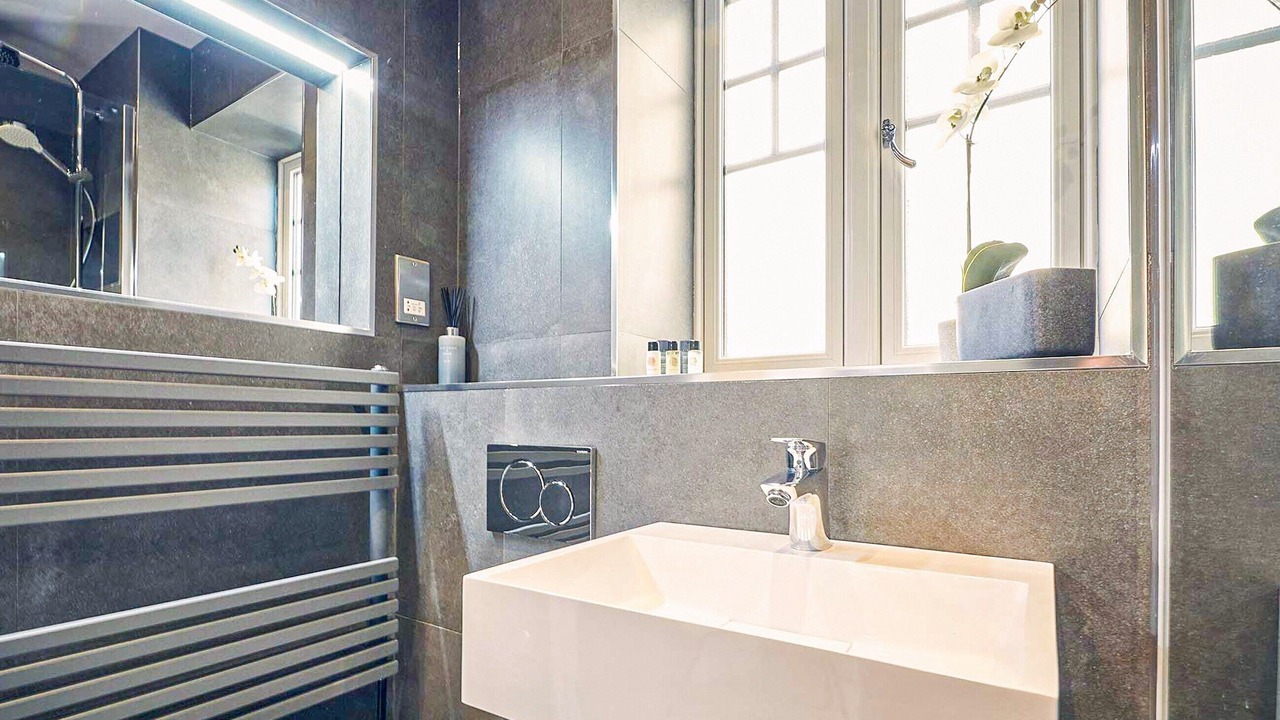 Photo of Bedroom in Wall