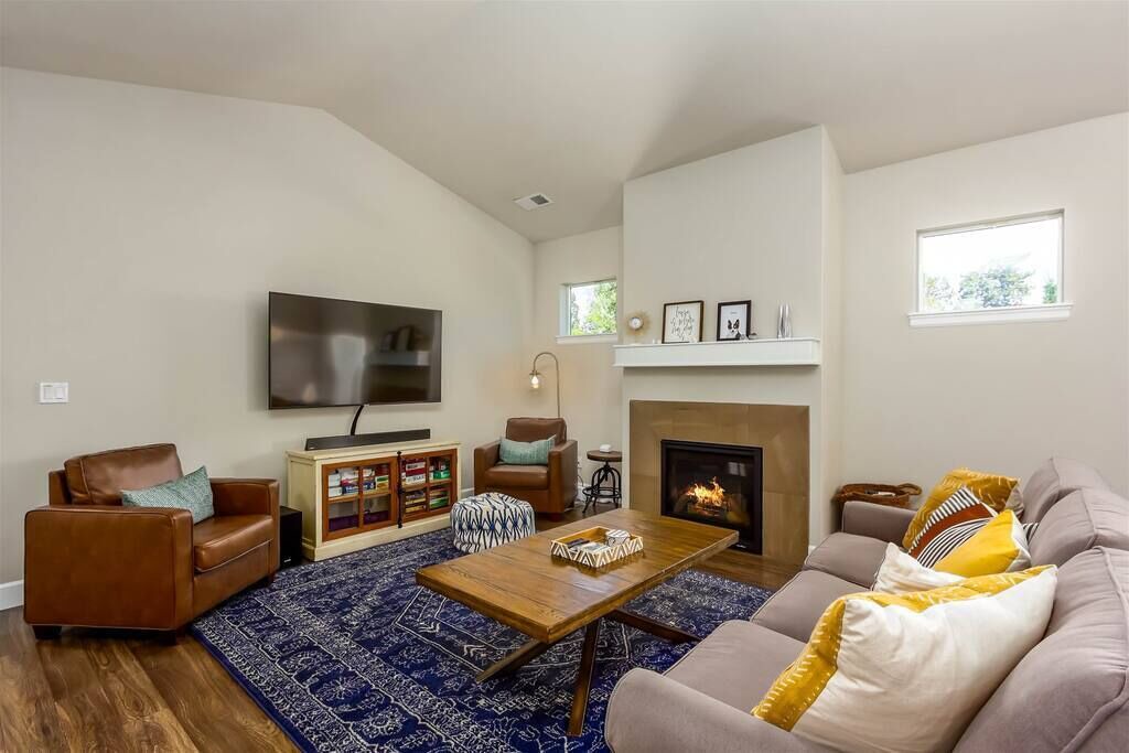 Photo of Livingroom in Old Farm District