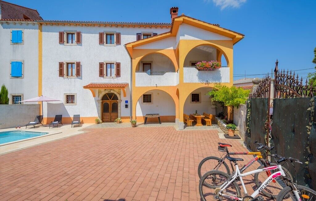 Photo of Outdoor in Skropeti
