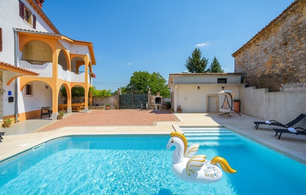 Photo of Outdoor in Skropeti
