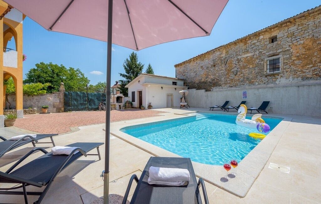 Photo of Outdoor in Skropeti