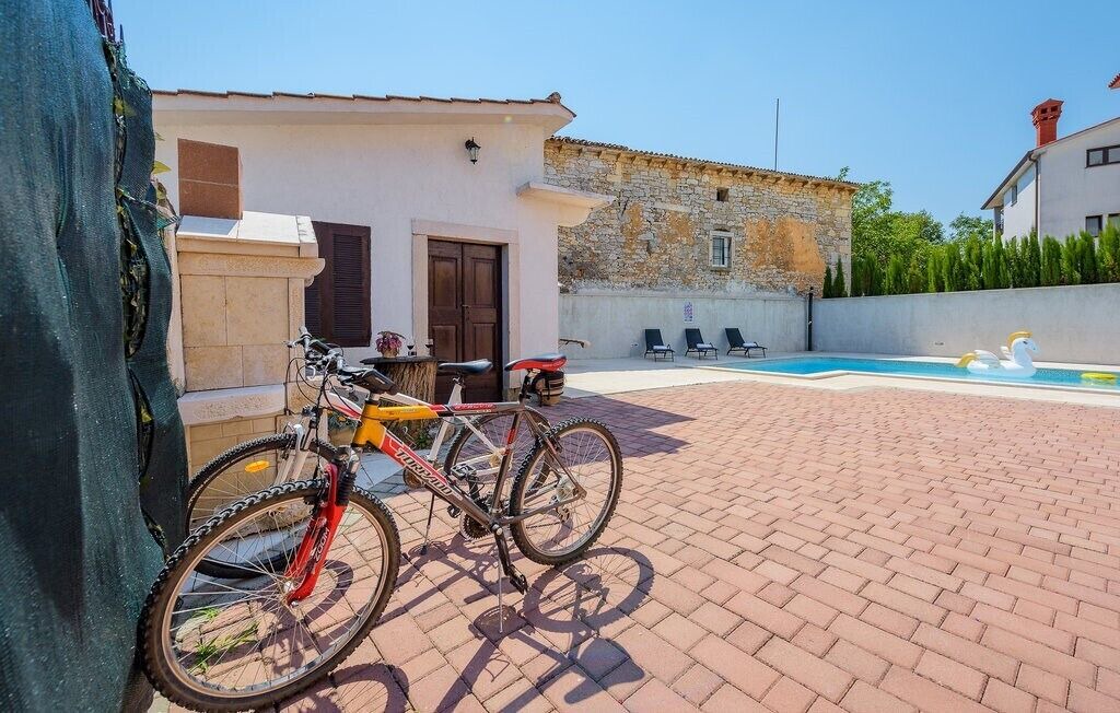 Photo of Outdoor in Skropeti