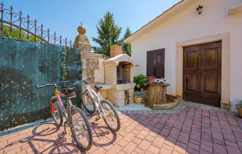 Photo of Patio Balcony in Skropeti