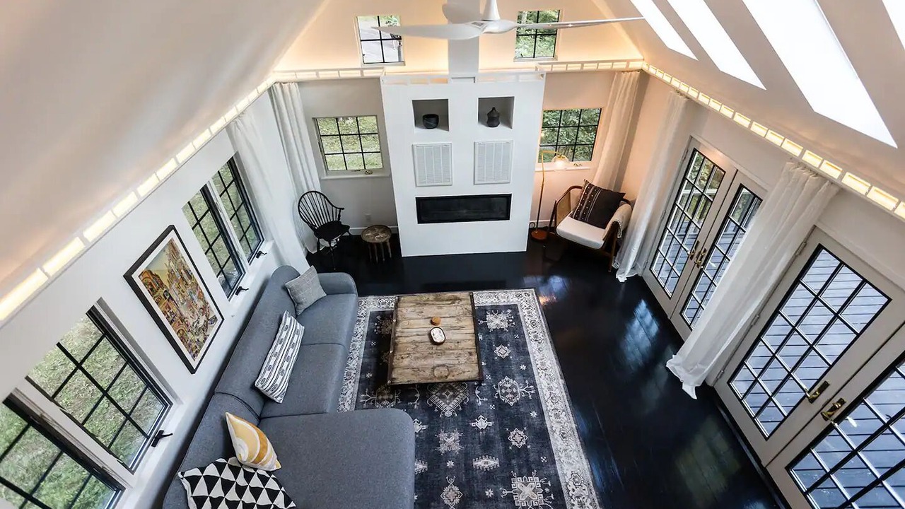 Photo of Livingroom in Town of Broome