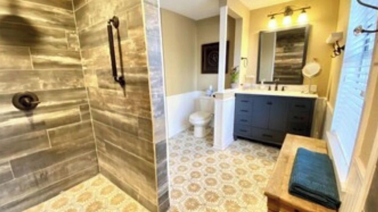 Photo of Bathroom in Leakey