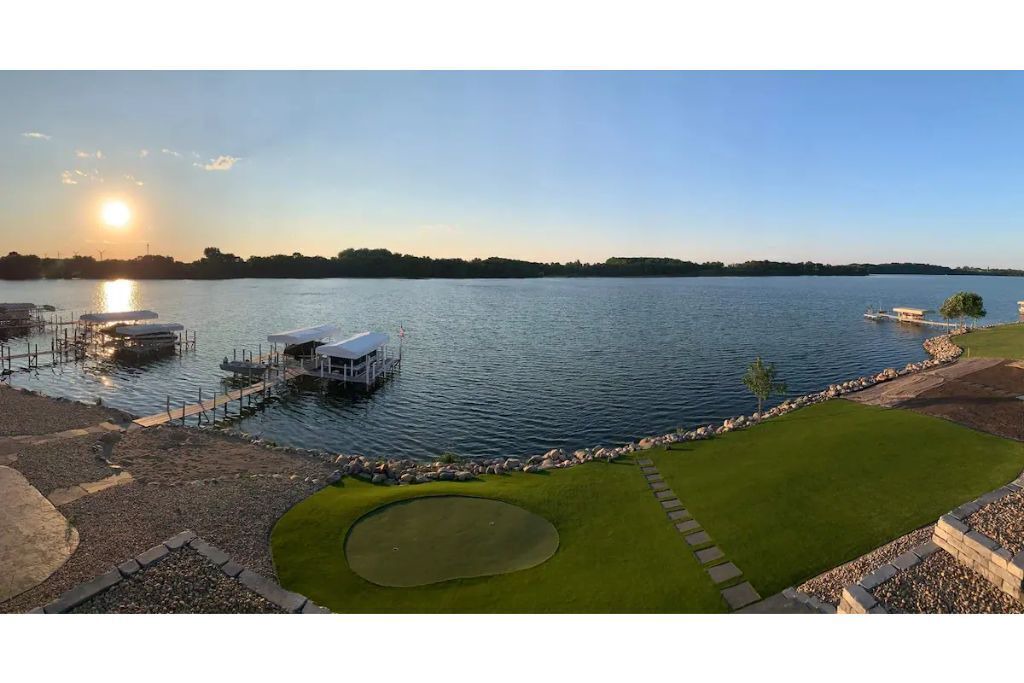 Photo of Outdoor in May City