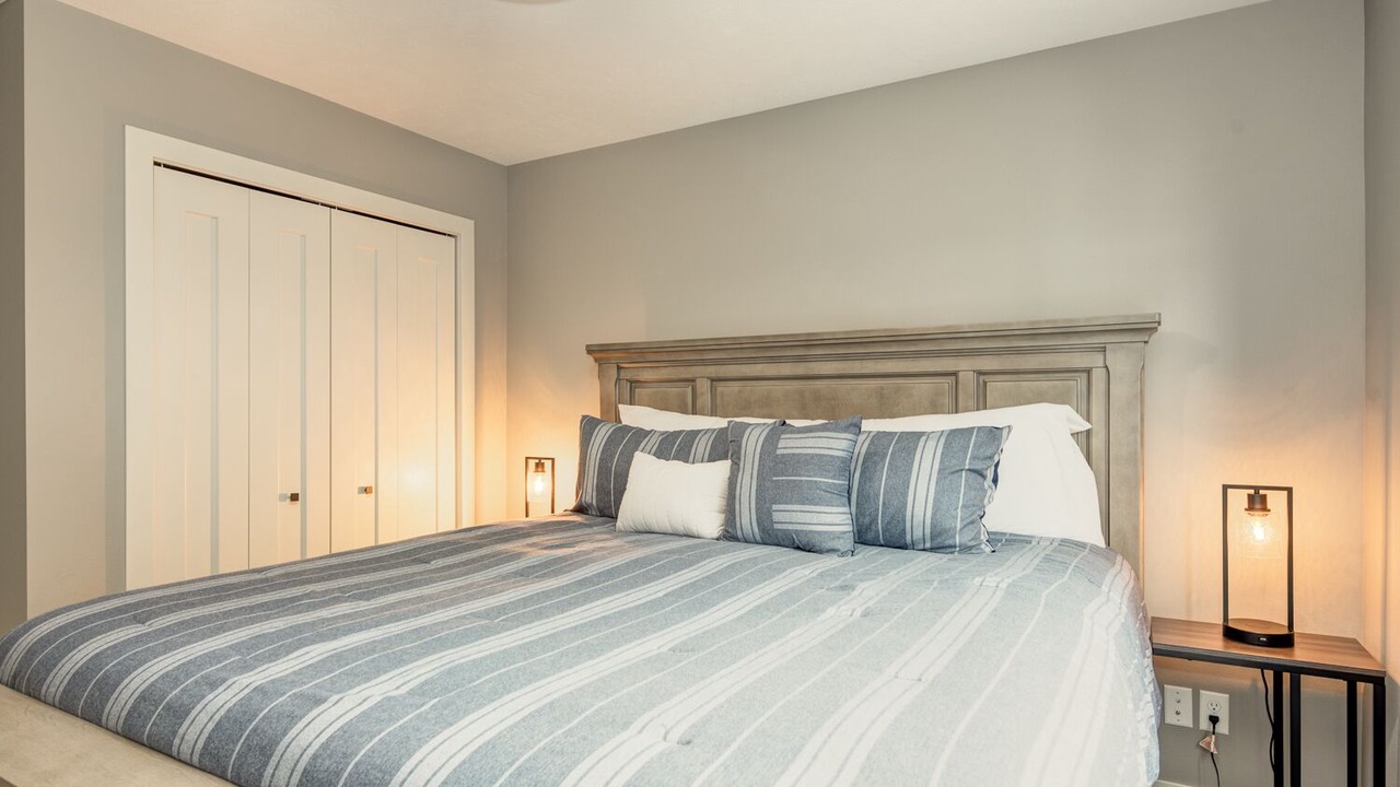 Photo of Bedroom in May City