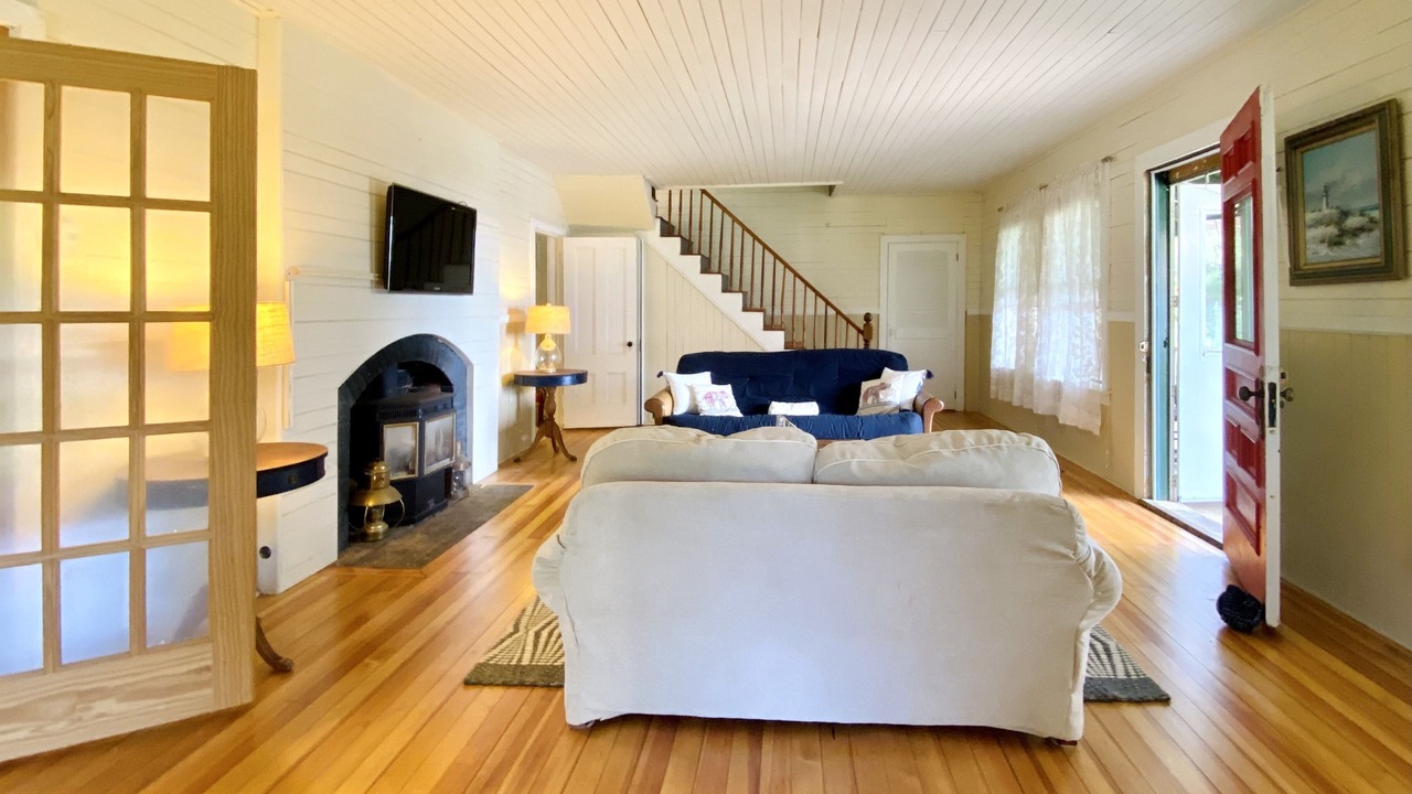 Photo of Livingroom in North Falmouth