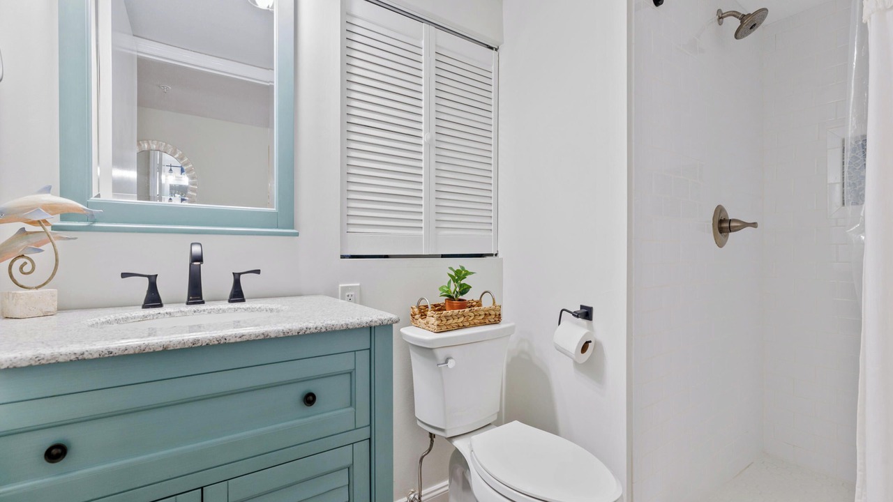 Photo of Bathroom in Seawinds Condo