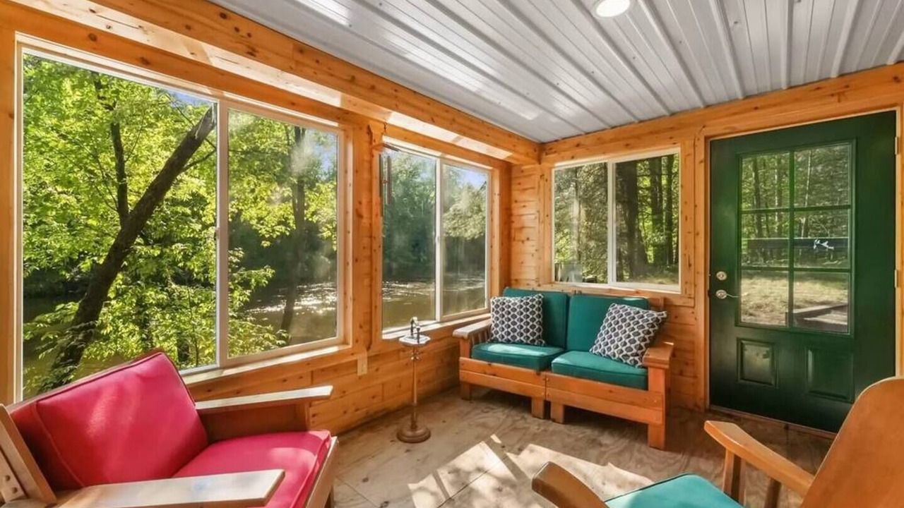 Photo of Livingroom in Evart