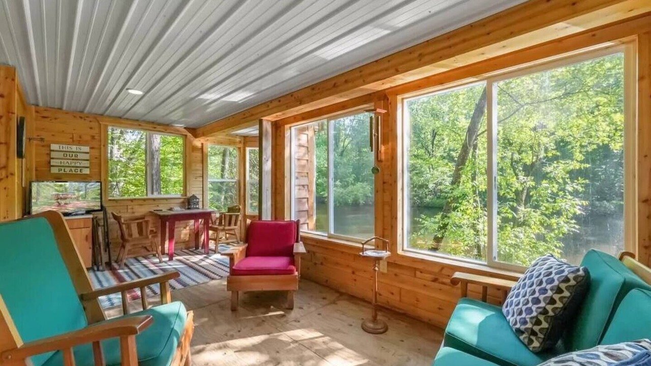 Photo of Livingroom in Evart