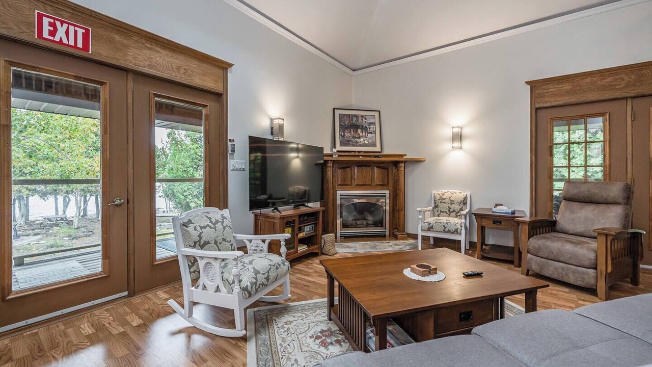Photo of Livingroom in Miller Lake