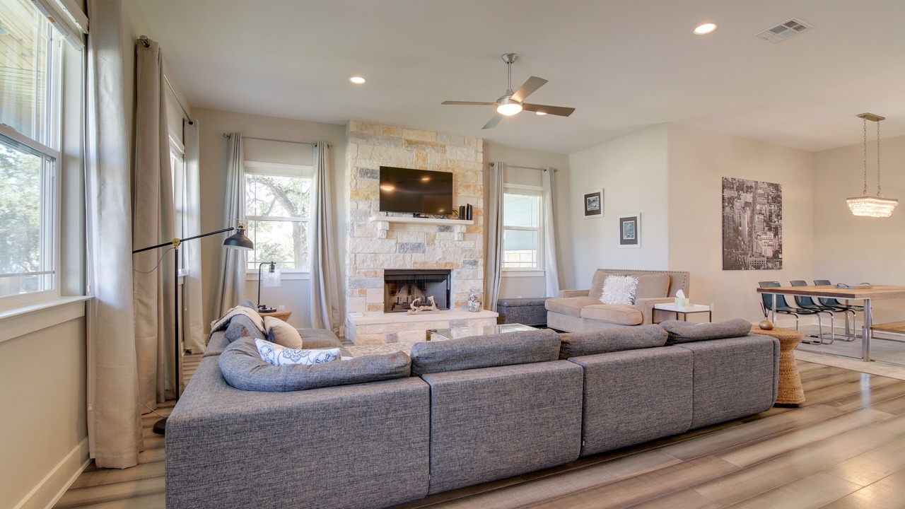 Photo of Livingroom in Waterford On Lake Travis