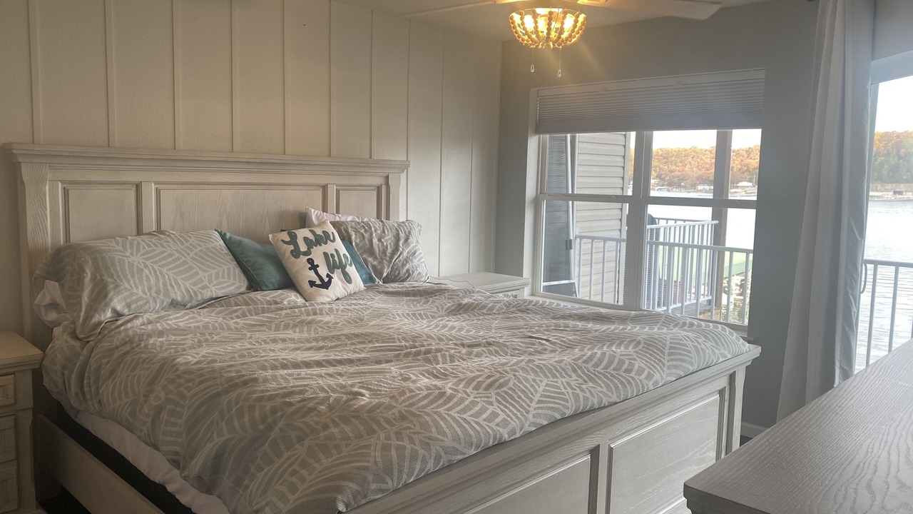 Photo of Bedroom in Lake of the Ozarks