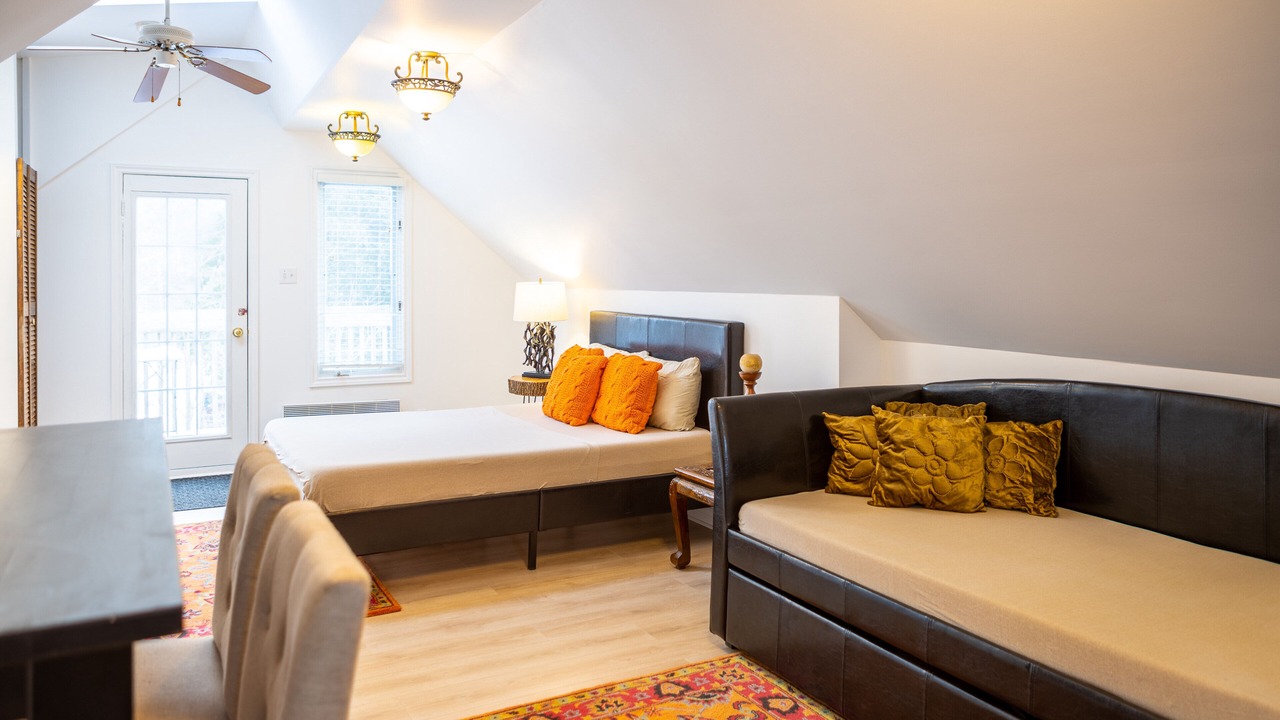 Photo of Livingroom in Jacksons Point
