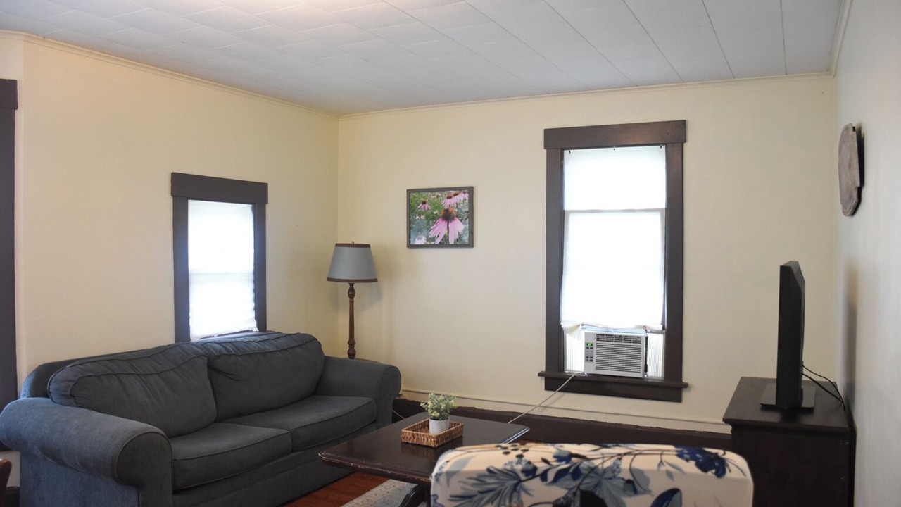 Photo of Livingroom in Nauvoo