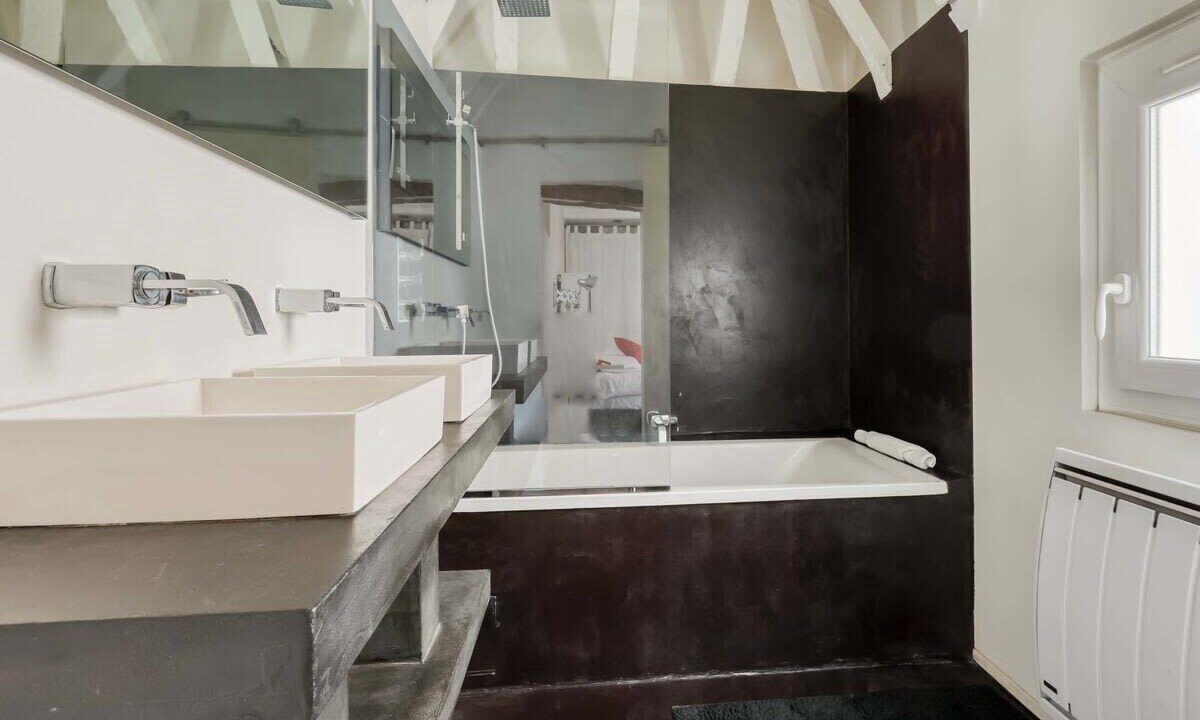 Photo of Bathroom in 6th Arrondissement