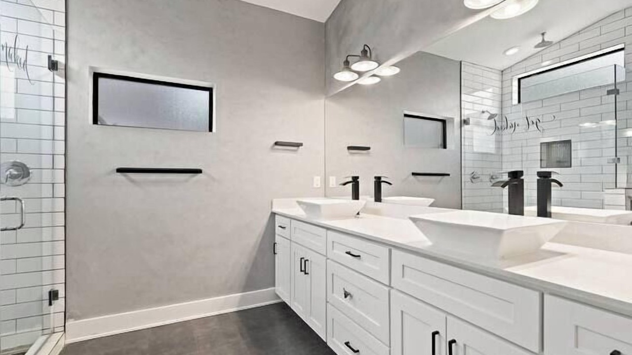 Photo of Bathroom in Chestnut