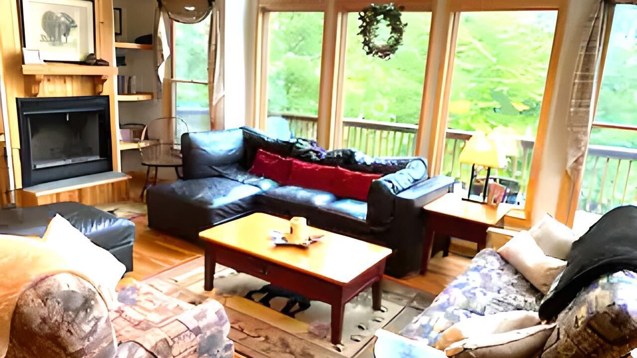 Photo of Livingroom in Davis