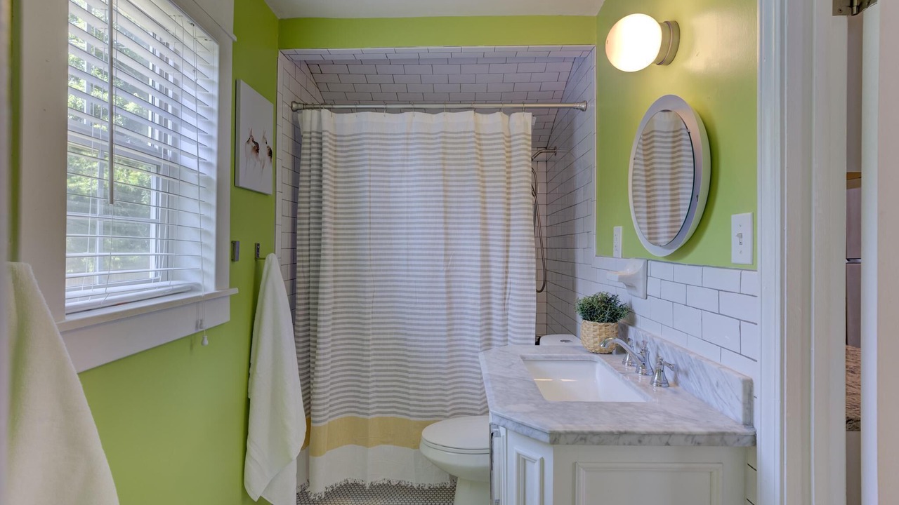 Photo of Bathroom in Cooper-Young Historic District