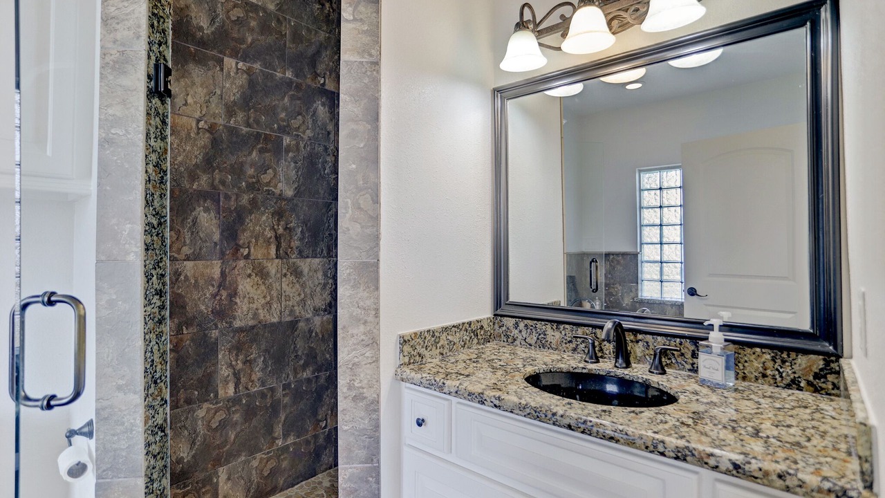 Photo of Bathroom in Willis