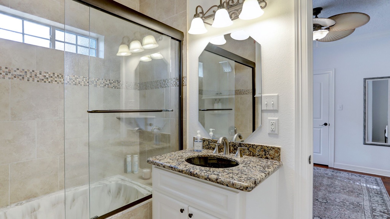Photo of Bathroom in Willis