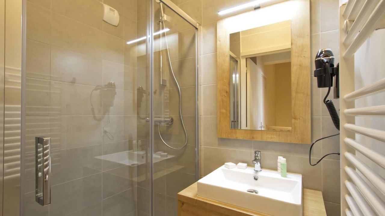 Photo of Bathroom in Eclose-Est