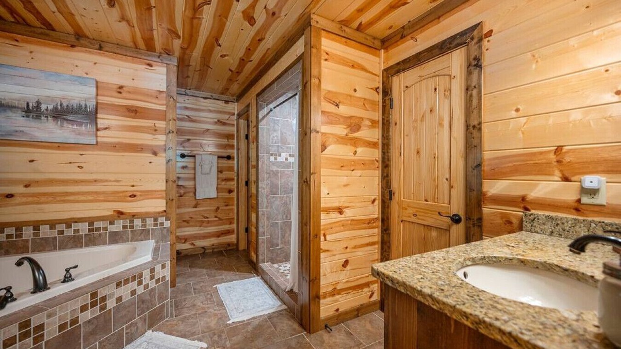 Photo of Bathroom in Broken Bow
