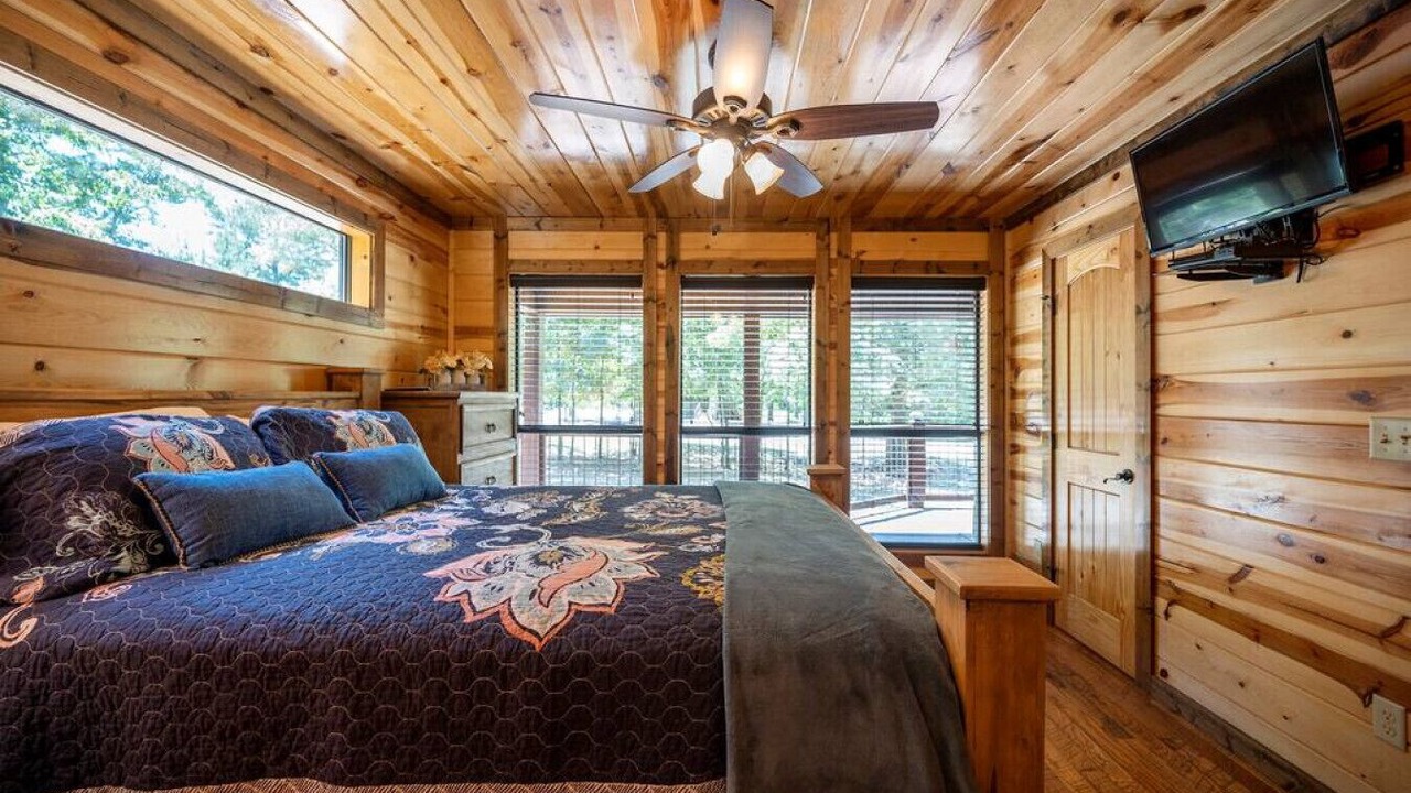 Photo of Bedroom in Broken Bow