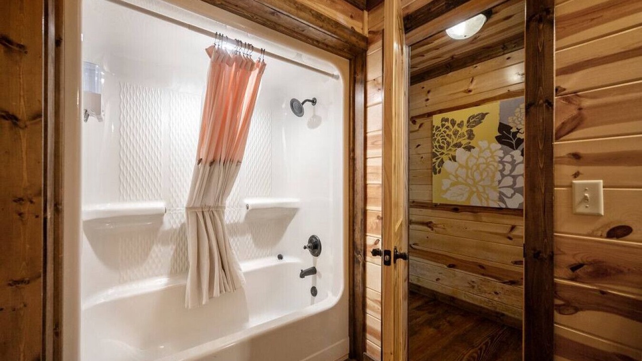 Photo of Bathroom in Broken Bow