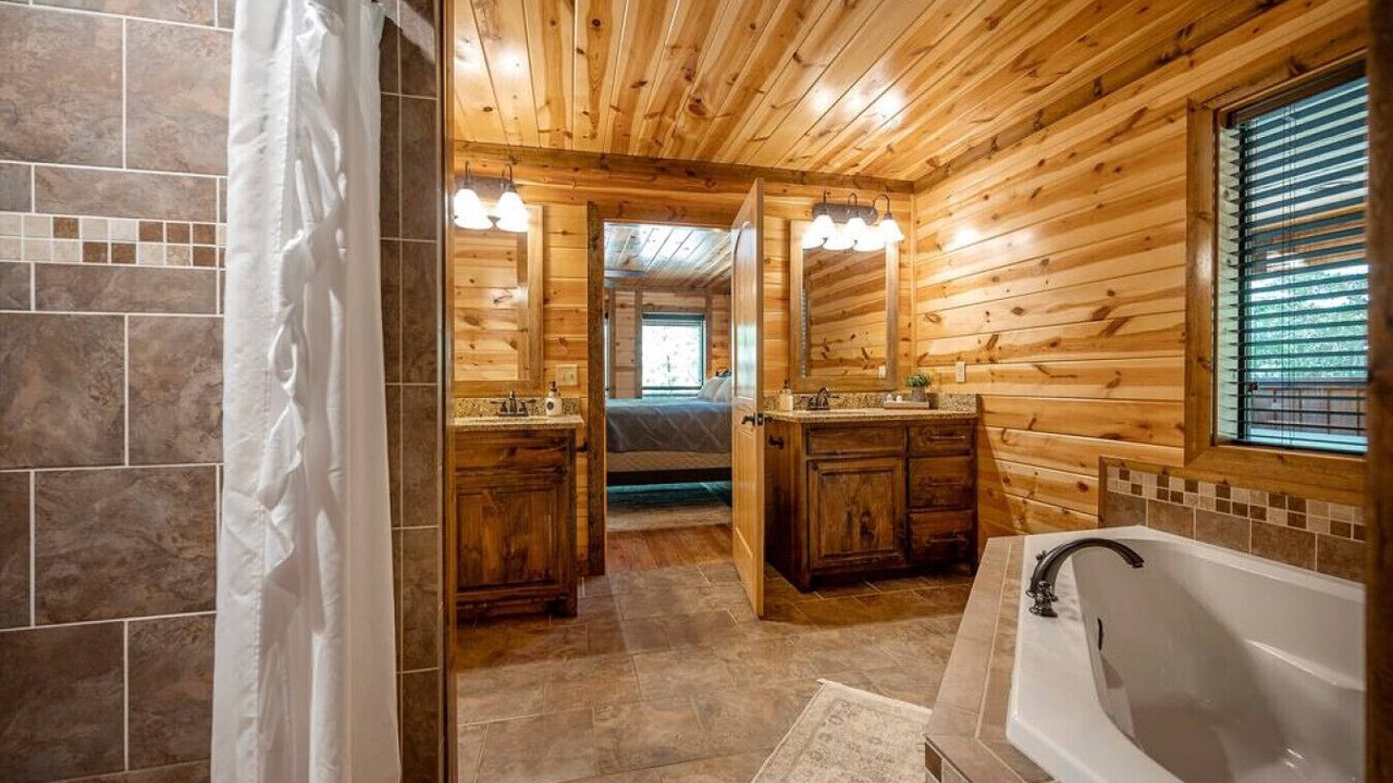 Photo of Bathroom in Broken Bow