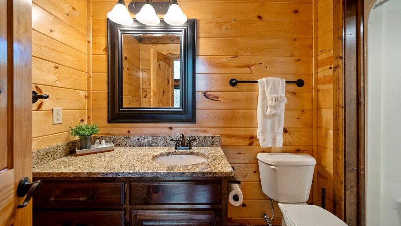 Photo of Bathroom in Broken Bow