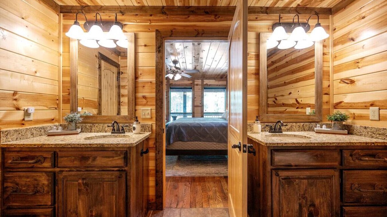 Photo of Bathroom in Broken Bow