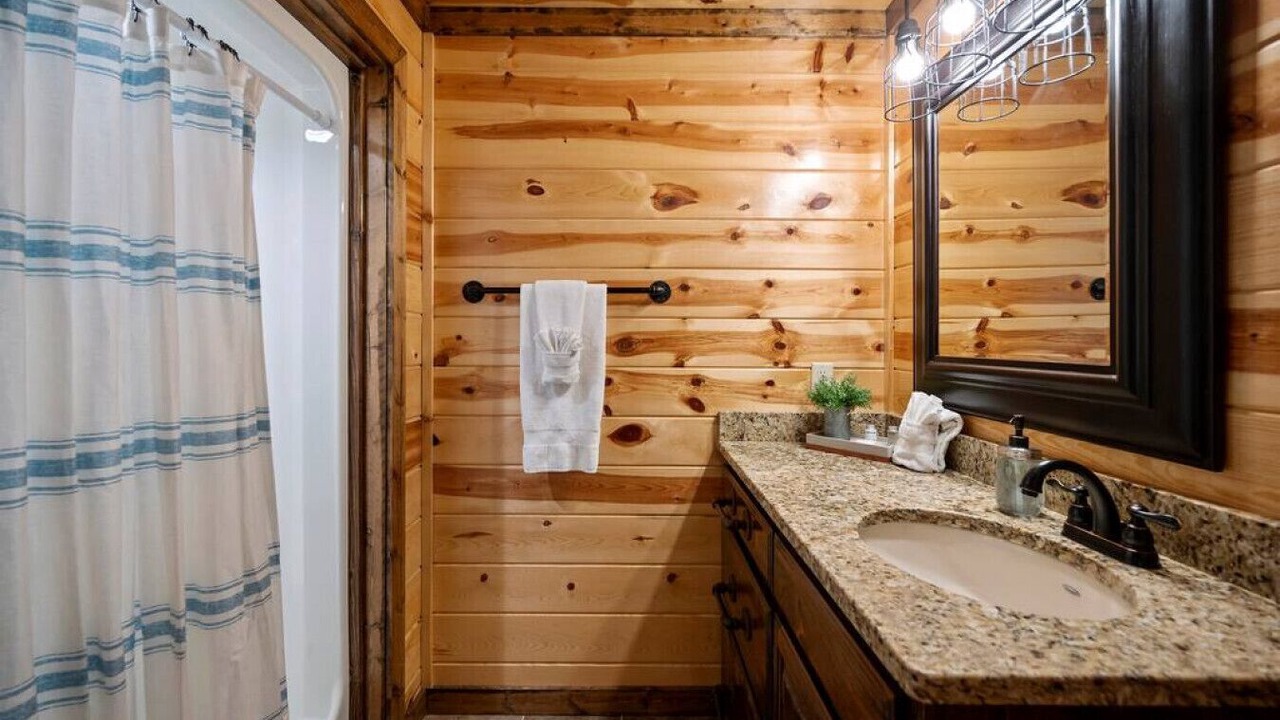Photo of Bathroom in Broken Bow
