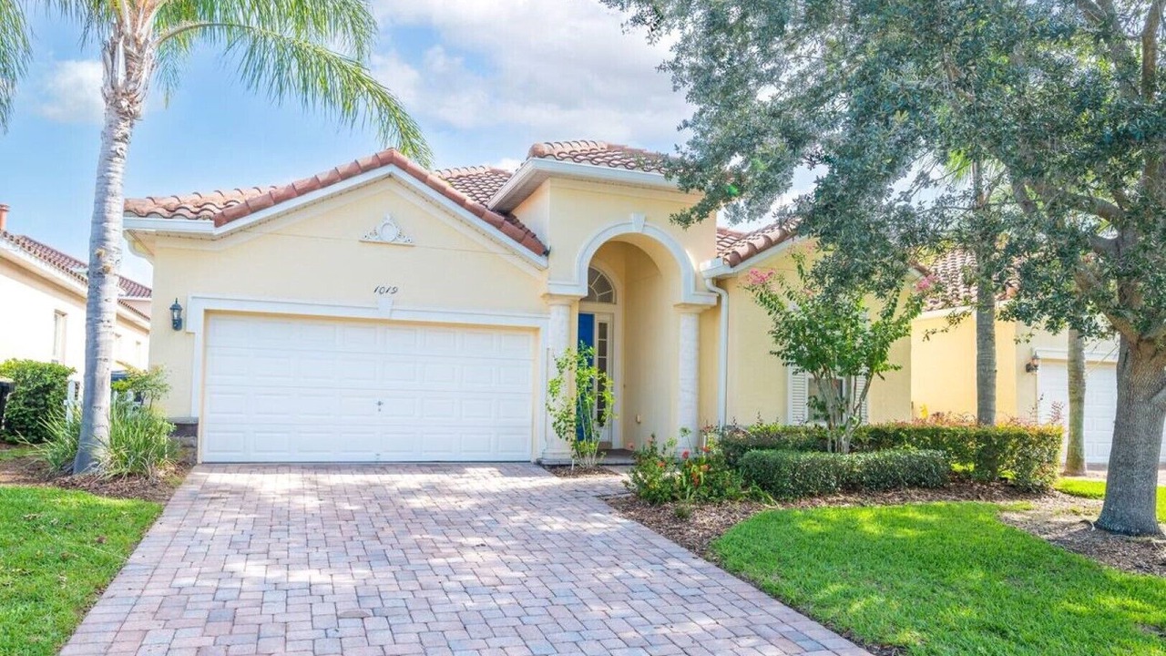 Photo of Outdoor in Lake Davenport Estates