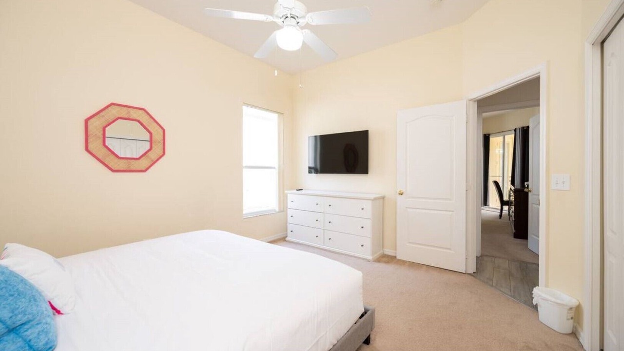 Photo of Bedroom in Lake Davenport Estates
