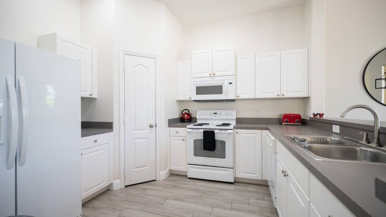 Photo of Kitchen in Lake Davenport Estates
