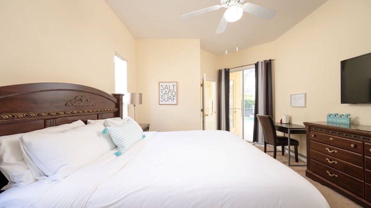 Photo of Bedroom in Lake Davenport Estates