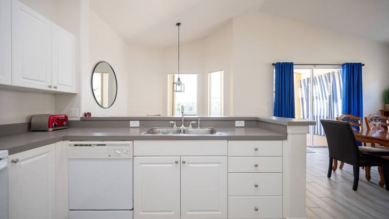 Photo of Kitchen in Lake Davenport Estates