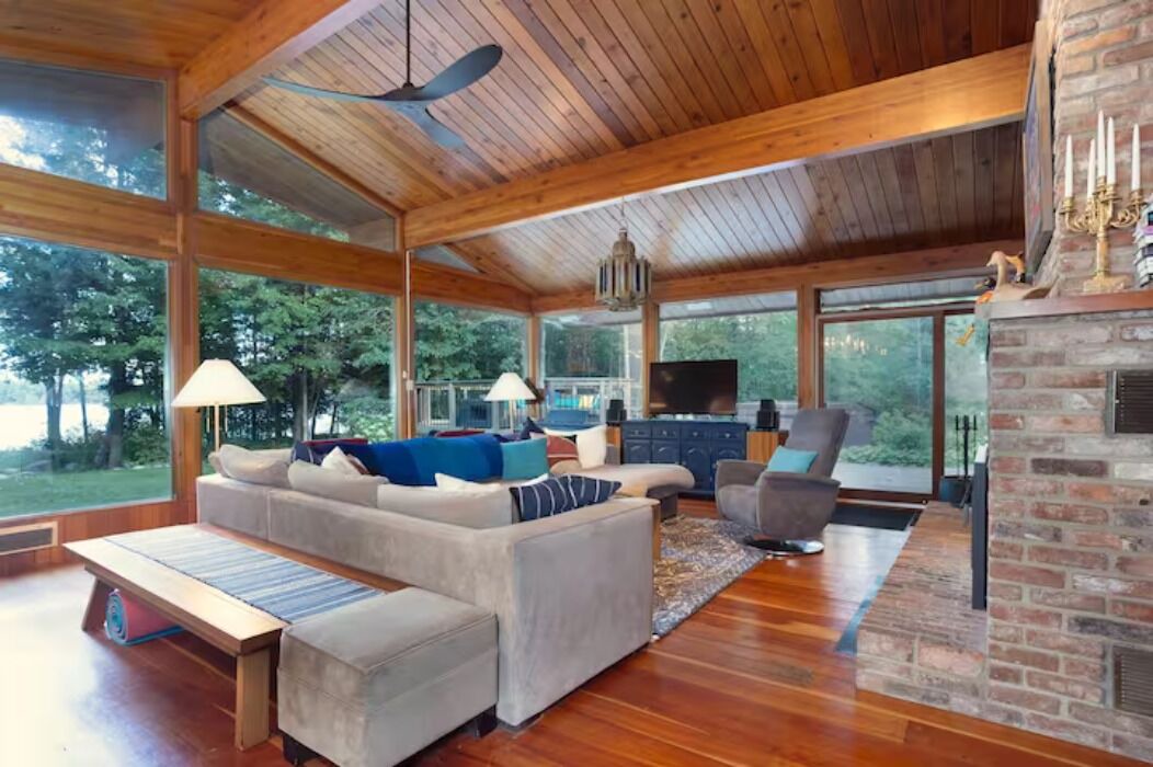 Photo of Livingroom in Irondale