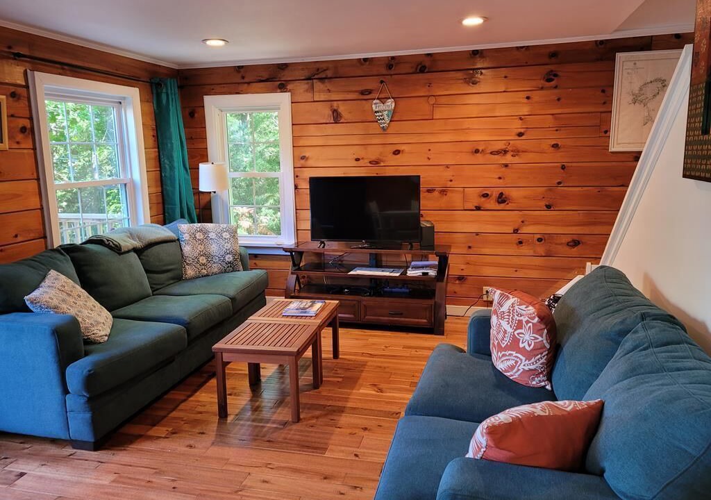 Photo of Livingroom in Town Bank
