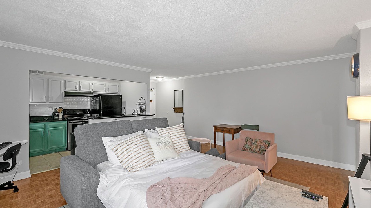 Photo of Bedroom in Peachtree Center