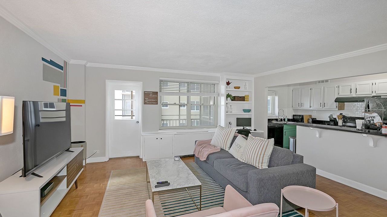 Photo of Livingroom in Peachtree Center