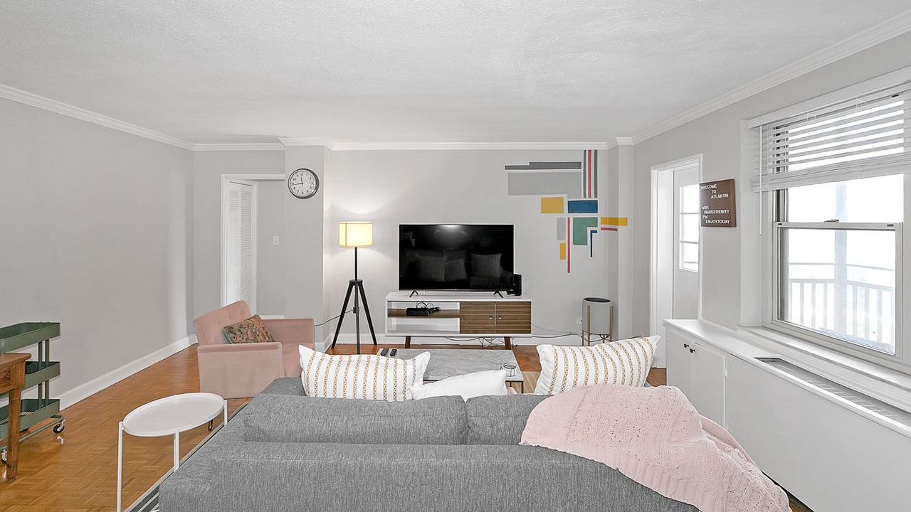 Photo of Livingroom in Peachtree Center